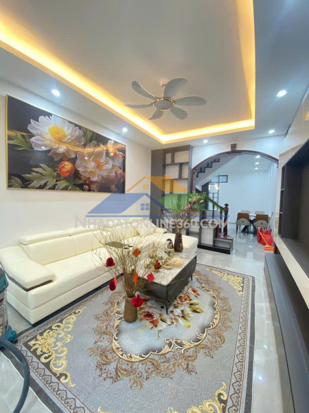 Bán phân lô nguyễn chí thanh  45mx5t, mt 4m - oto vào nhà - 1 nhà ra mặt phố