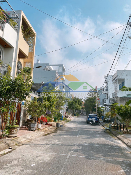 Bán đất tặng nhà bưng ông thoàn quận 9 - 90m2 - ngang 6.6m - đường 10m - giá 5.5 tỷ