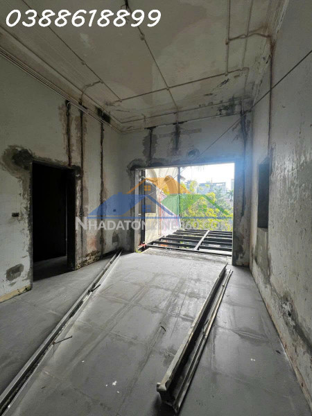 Bán mặt phố trương công giai - dt 140 m -  mt 10,5m - đầu tư xây toà vp, kd