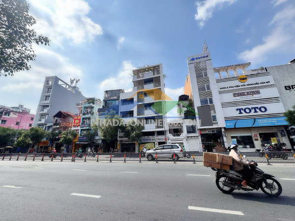 Hiếm quy hoạch 3 mặt tiền đ. xóm chiếu, quận 4 - ngang lớn 7m * 50m - giang giang:0938676685