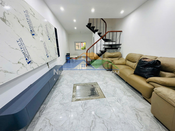 ????cắt lỗ 600 triệu! ô tô lùi cửa, kinh doanh, ko qh, chỉ 2.9 tỷ.