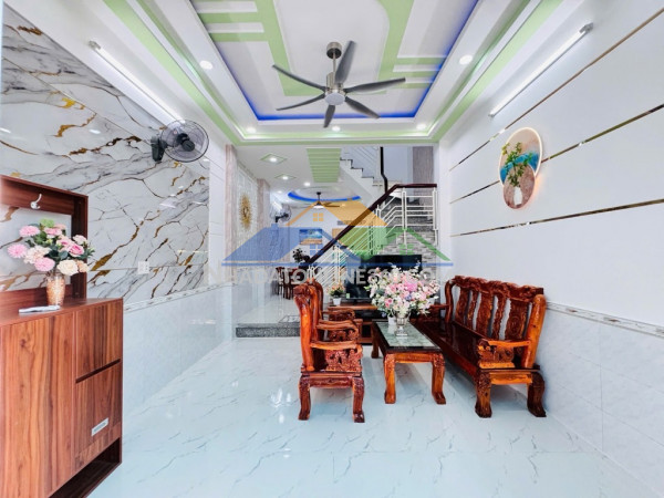 Bán nhà lô góc hai mặt tiền hxh nguyễn duy cung ngang 4m gần emart phan huy ích nhỉnh 3tỷ.