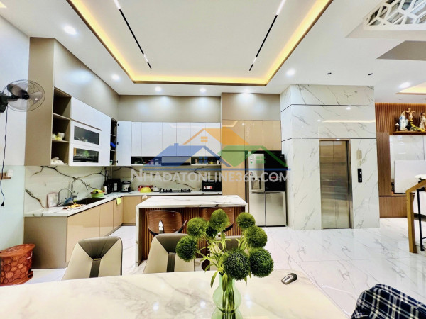 Nhà mới 4 tầng có thang máy  hxh thông nguyễn sơn  97m ngang 5.8 giá 15