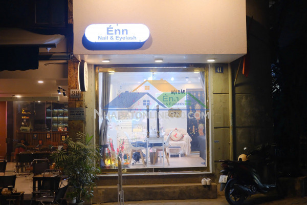 Do bầu bí không tuyển được nhân viên nên mình cần sang...