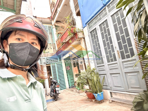 Bán nhà ngon nhỉnh 5 đồng - dt 70m2- đ.xóm chiếu- lưu thông tôn đản- hoàng diệu- nguyễn tất thành.