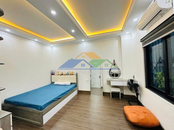 Cần bán nhà ngọc lâm 6 tang có thang máy,35m nhỉnh 9 tỷ.