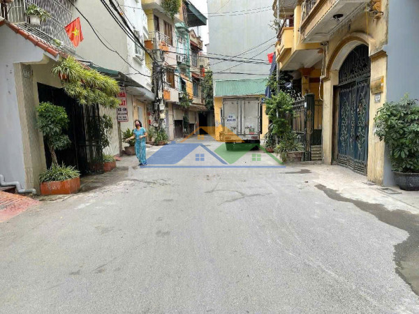 Khu phân lô hoàng văn thái, gara ô tô, phù hợp khách mua ở giá 16.5 tỷ.