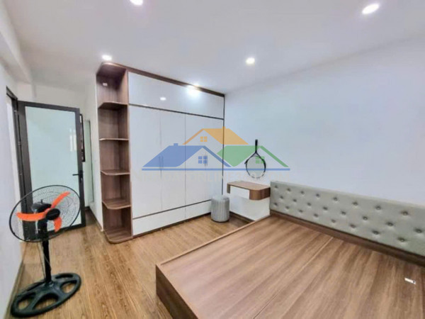 Bán nhà phốcát linh 40/45m2 5tầng thang máy mt 3.8m nhỉnh 10 tỷ đống đa