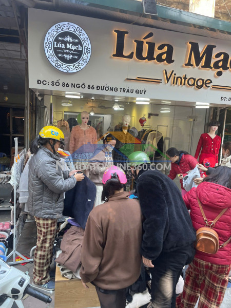 Sang nhượng shop quần áo - trâu quỳ, gia lâm vị trí đắc địa: gần trường học, khu dân cư đông đúc, nhiều sinh viên