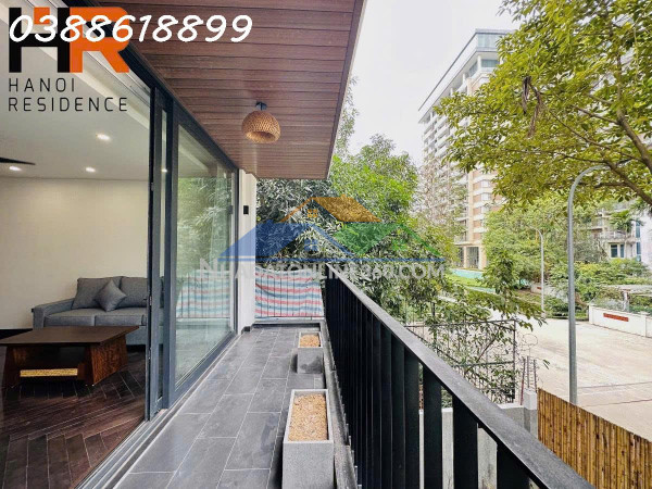 Bán khách sạn tây hồ 150mx 8t, mt 15m- dòng tiền gần 300tr/th