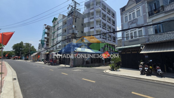 Nhà đường d4 ngay công viên phần mềm quang trung quận 12 100m2 5 tỷ 5.