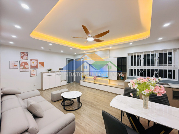 Bán căn hộ 1628-hh02c b2.1 5 tòa mới. căn góc dt 81m2, 3 phòng ngủ, 2 vs, phòng khách + bếp view hồ sen mặt đg trục cienco5. thiết kế đẹp hiện đại mới 100%,