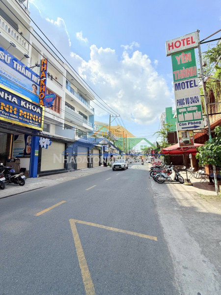 Giảm sốc 1 tỷ gấp bán chdv mặt tiền tên lửa 170m2- 4 tầng dòng tiền 100tr/th-22 tỷ