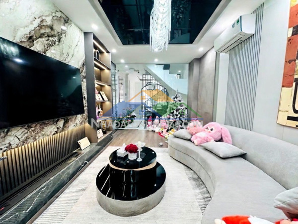 Lạc long quân 42m x5 tầng 15,8 tỷ-ô tô đỗ cửa,ngõ thông kinh doanh,nội thất đẹp,gần hồ