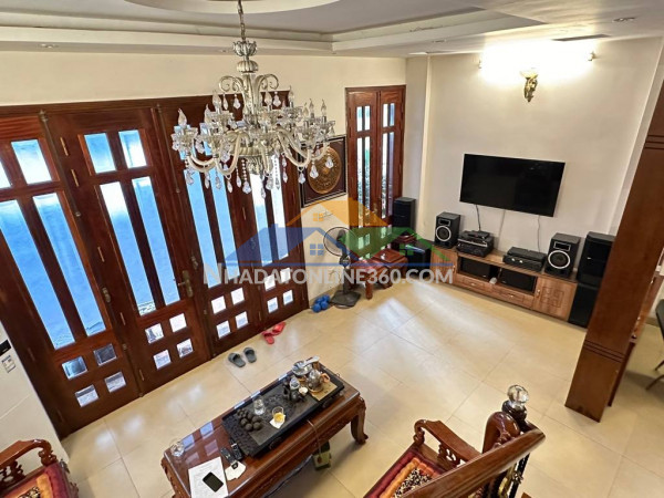 Vip, bán nhà trích sài, sát hồ, 80m mặt tiền 5.5m, chỉ 16 tỷ