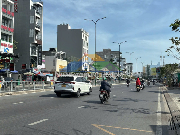 Bán chdv 6l ngang 5.5m 110m2 hxt dương quảng hàm 10pn t.máy ngay văn...