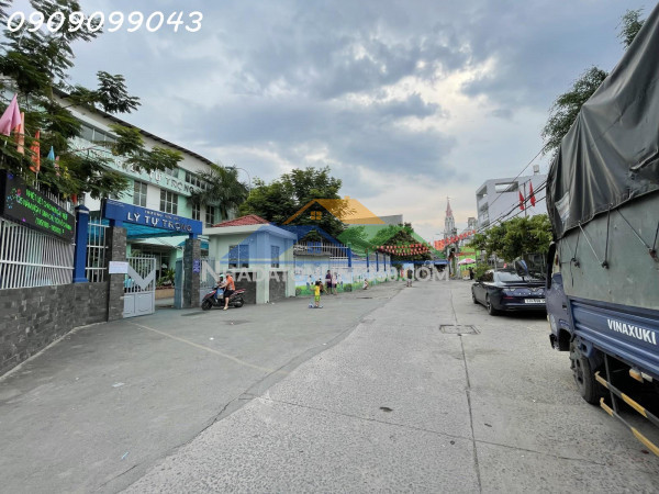 Nhà bán 5.15x14.5 vuông a4-3 tầng btct hoàn công đủ
gần hxh tránh-sát vách tân bình-đang-gàn nhà ga t3
nguyễn văn quá-son hàng-trường chinh-đông hưng thuận