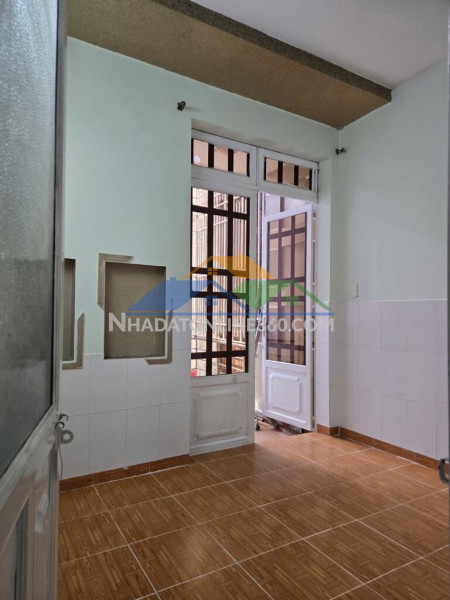 Bán nhà q7: 35m2, 2 tầng, 2pn, sổ hồng, hẻm huỳnh tấn phát, gần kcx tân thuận. giá 3.5 tỷ,