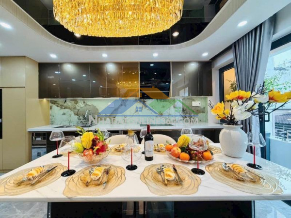 **bán nhà hxh phạm văn hai ** p 3 - tân bình - 5,7*11m; 5 tầng