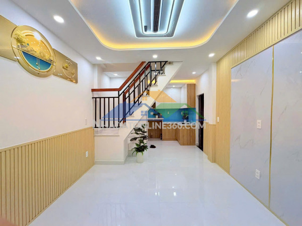 Nhà 2 tầng mới căn góc hẻm dương bá trạc p.chánh hưng. giá 3,18 tỷ tl