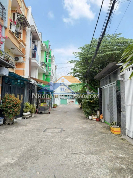 Hẻm dân trí xe hơi tận nhà - ngay trường học võ trường toản - 4x12.2m - 2 tầng - q12