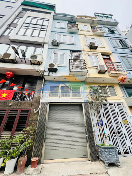 Cho thuê nhà ngõ 902 kim giang, 4.5 tầng x 36m2, 5 ngủ, 3 vệ sinh, 11 triệu vào ngay
