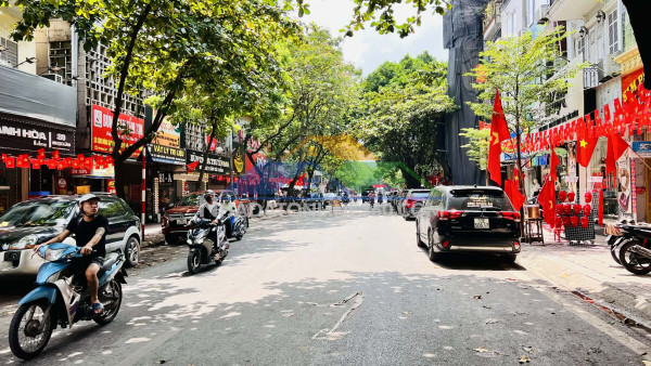 Nhà đẹp ngọc lâm, 75m x 6tầng, vỉa hè, ôtô tránh, gần trường học + chung cư cao cấp, kinh doanh ngày đêm