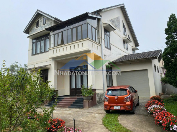 Cho thuê villa sân vườn sân đậu ô tô đường nguyễn an ninh tp. đà lạt