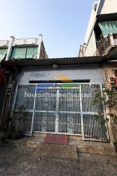 Mặt tiền 30m đối diện công viên  80m² ngang hơn 4m  dòng tiền 200tr nhỉnh 13