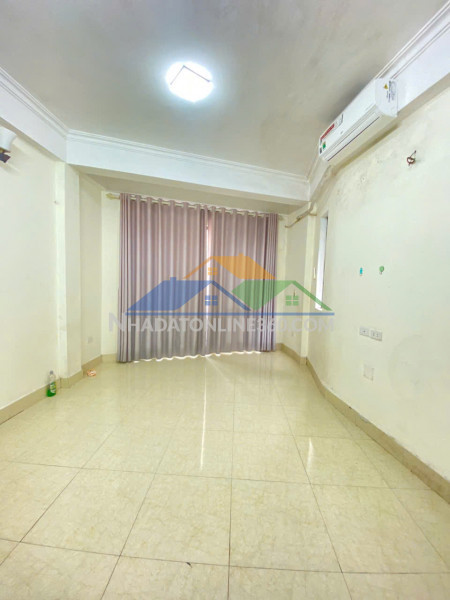 Cho thuê nhà nguyên căn mặt phố sông sét, 28m x 3 tầng, 1 ngủ, 8.5 triệu