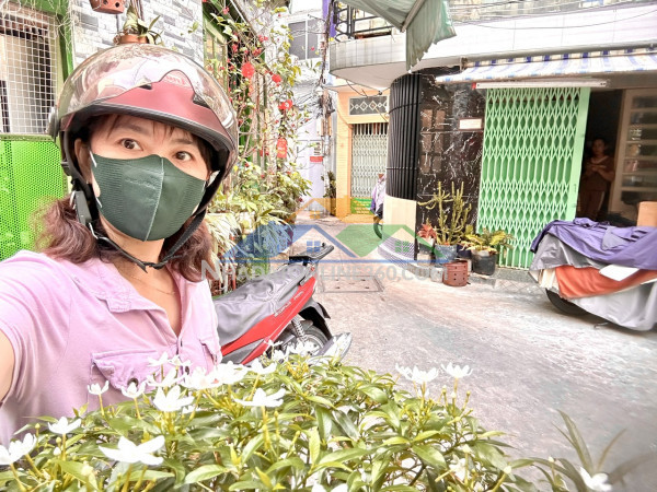 Nhà căn góc 2mt- dt 47.6m2- ngang lớn 4.8m- đ. đoàn văn bơ- gần chợ 200 đ.xóm chiếu- ra tôn đản kế bên đh nguyễn tất thành.