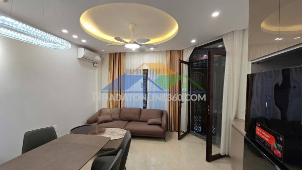 Nhỉnh 12 tỷ một chút – mua được nhà 5 tầng thang máy ngay trần duy hưng. tặng full noi that