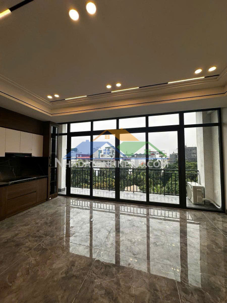 Hiếm! tòa nhà dương khuê, 3thoáng,view hồ, oto tránh dừng đỗ,thang máy,dt:70mx7t,mt: 6.5m, 19.4ty