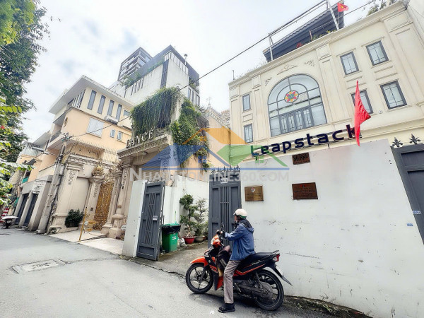 Bán nhà 5 tầng thang máy - xe hơi ngủ trong nhà đ.bên vân đồn, q4 - ngang hiếm 5m nở hậu 6,6m * 16m vuông đẹp full thổ* liên hệ giang giang: 093.86.76.685