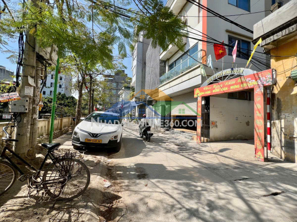 Nhà phân lô cầu diễn 40m2x5 tầng, tặng full nội thất, ở ngay, sát ga metro, 7.3 tỷ