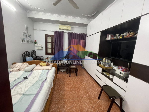 Rất hiếm! bán nhà hào nam 32m2, 4 tầng, mặt tiền gần 4.2m, nhỉnh 13 tỷ, ô tô tránh, vỉa hè