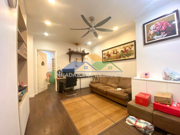 Bán căn hộ đẹp ngõ 28 xuân la lô góc 64m2-3n1vs- giá 6,55 tỷ