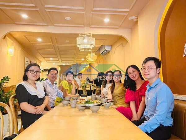 Sang nhương mặt bằng có đầy đủ pccc trang thiet bị quận 10