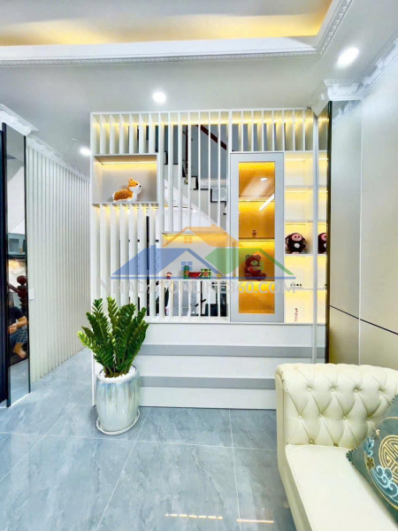 Nhà 3 tầng, xe tải đổ cửa, cạnh phú mỹ hưng, sát mặt tiền, chỉ hơn 5 tỷ