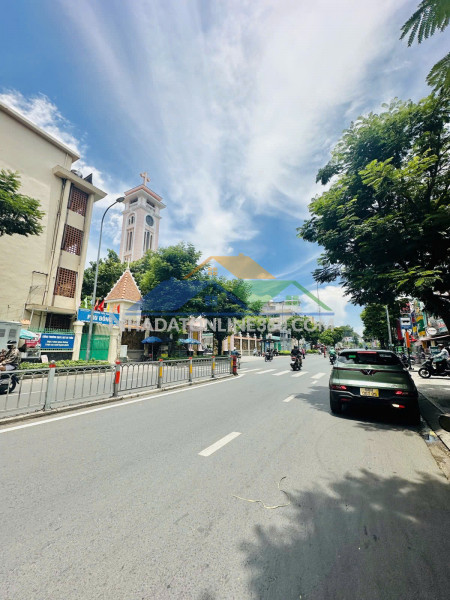 Giáp quận 1 – xô viết nghệ tĩnh p.17 bình thạnh – 3 tầng – 6pn – dòng tiền 23tr/tháng - giá 6,x tỷ