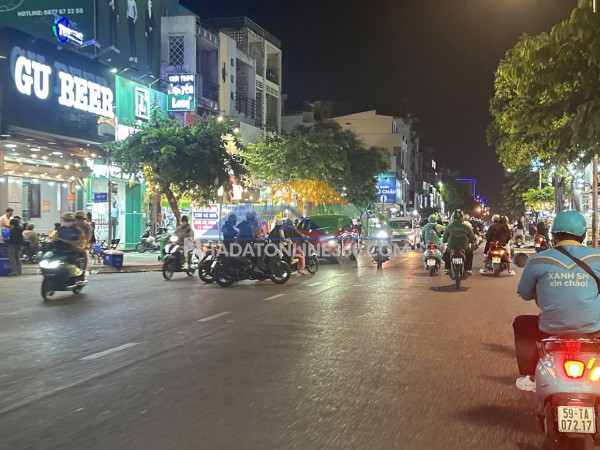 Bán nhà mtkd ngang 5.2m 104m2 gần chợ phan văn trị bình thạnh tiện xây vp, cty 18 tỷ.