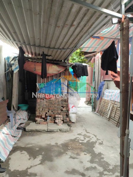 Bán gấp giá rẻ giải phóng 63m, cấp 4, mặt tiền 4m, 945 triệu hoàng mai.