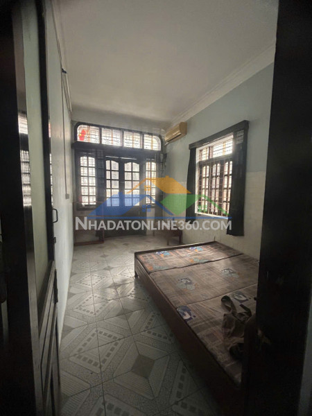 Cho thuê nhà ngõ đại la 30 m2*2,5 tầng- 3 ngủ, 2 vệ sinh, giá 8,5tr