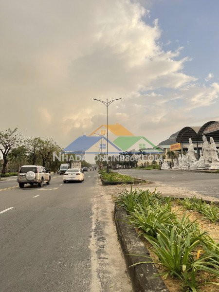 Bán đất góc 3 mặt tiền trường sa 2.400m2 gần biển, cạnh đh fpt, đất tmdv, giá 159,5 tỷ