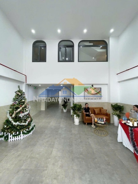 Bán chdv 6 lầu mới 100pn ngang 6m 108m2 ngay chợ phạm văn bạch tn...