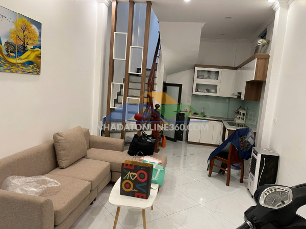 Cho thuê nhà nguyên căn ngõ 96 đại  từ, 35m2 x 5 tầng, 3 ngủ...