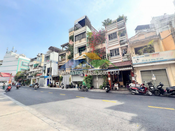 Chính chủ cần bán chdv 4 tầng - dt lớn 6,1m * 26m - căn góc 2 mặt tiền hẻm xe hơi đậu cửa ngay nhà thờ xóm chiếu quận 4