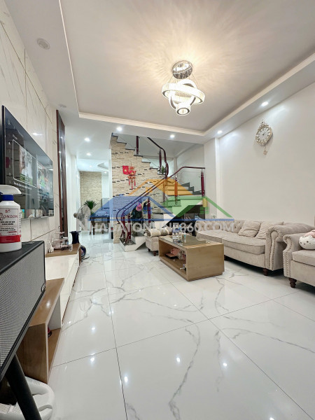 Nhà đẹp 3 tầng – ngõ ô tô – gần văn cao, lê hồng phong