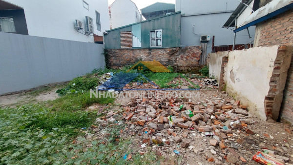 Chủ cần bán gấp 84m2, mt8m, 3.7 tỷ, xóm thượng, đông anh, gần ô tô, lối đi riêng.