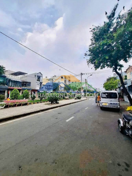 Mặt tiền đường 30m có lề – đối diện công viên – sẵn dòng tiền – 73m chỉ 8.2 tỷ